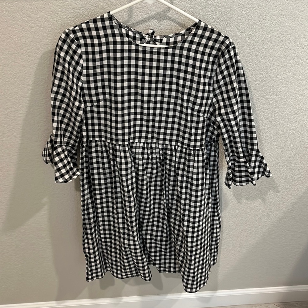 Gingham babydoll dress with 3 ties in back. Sz large